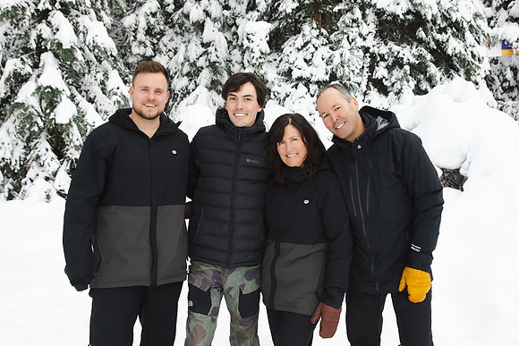 Deep Family Sun Peaks New Years 22-23-3