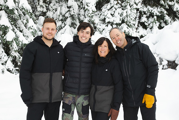 Deep Family Sun Peaks New Years 22-23-1