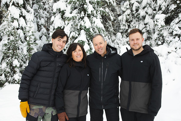 Deep Family Sun Peaks New Years 22-23-6