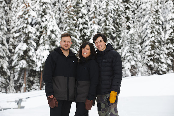 Deep Family Sun Peaks New Years 22-23-59
