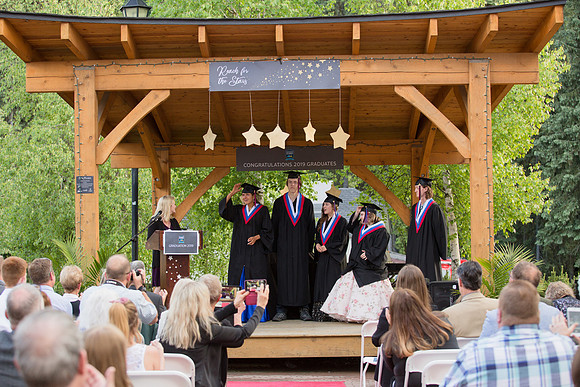 Grad 2019-135