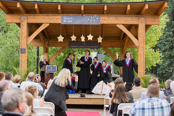 Grad 2019-145